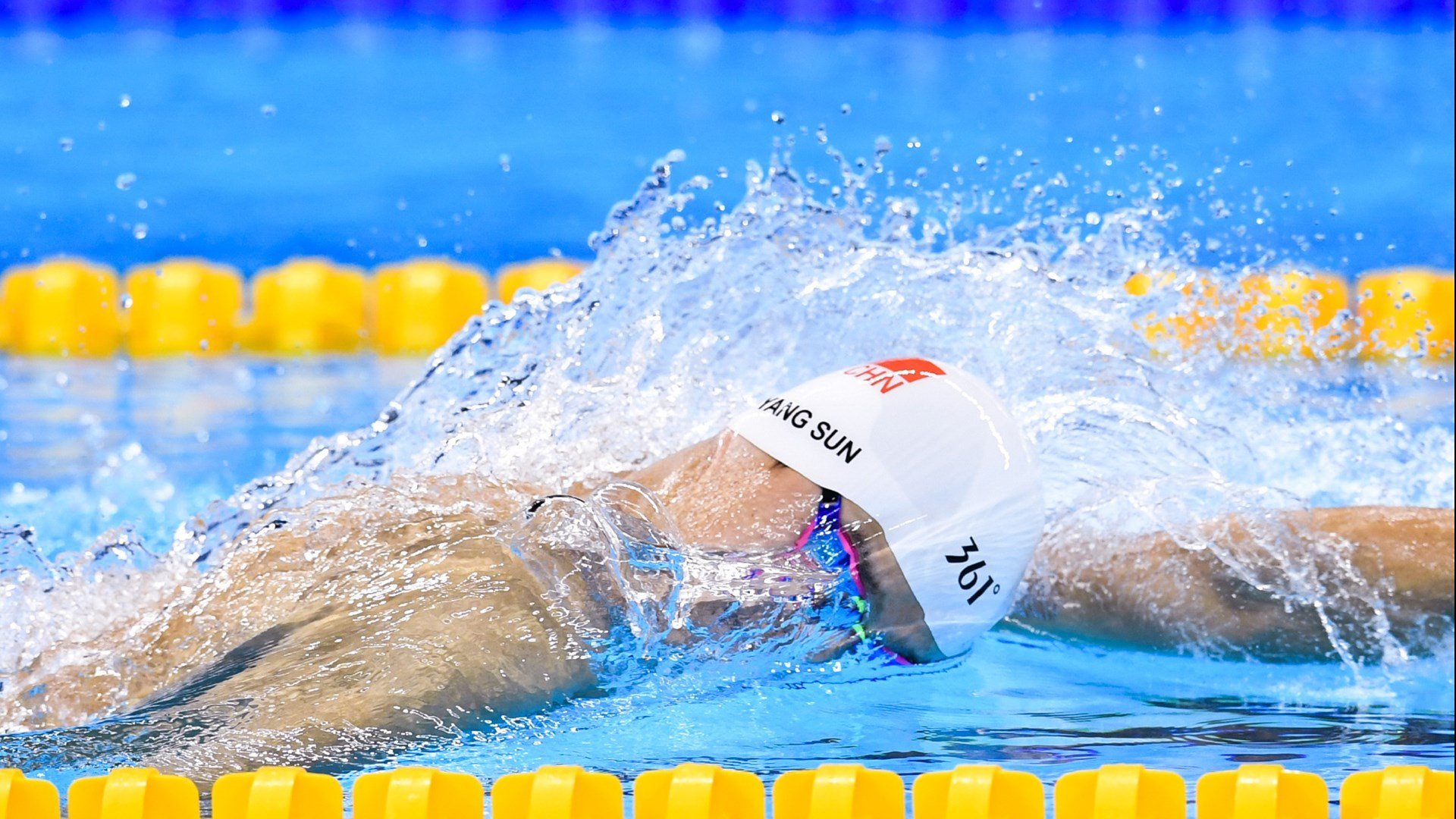 男子200自赛场掀高潮