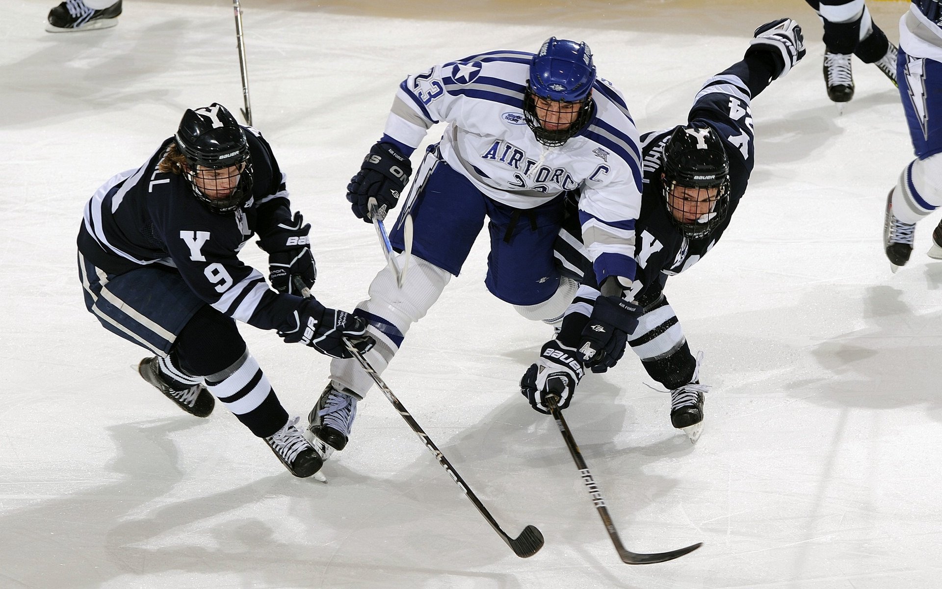 基:全黑队的“中流砥柱”,在防守和进攻端都能稳定发挥